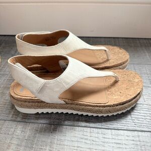 Johnston & Murphy thong platform sandals like new sz7